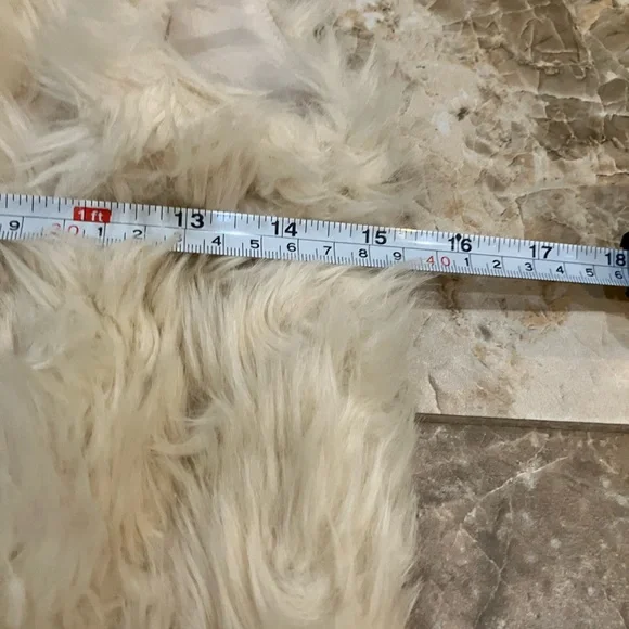 Women’s Boston Proper Faux Fur Vest - Picture 4 of 5